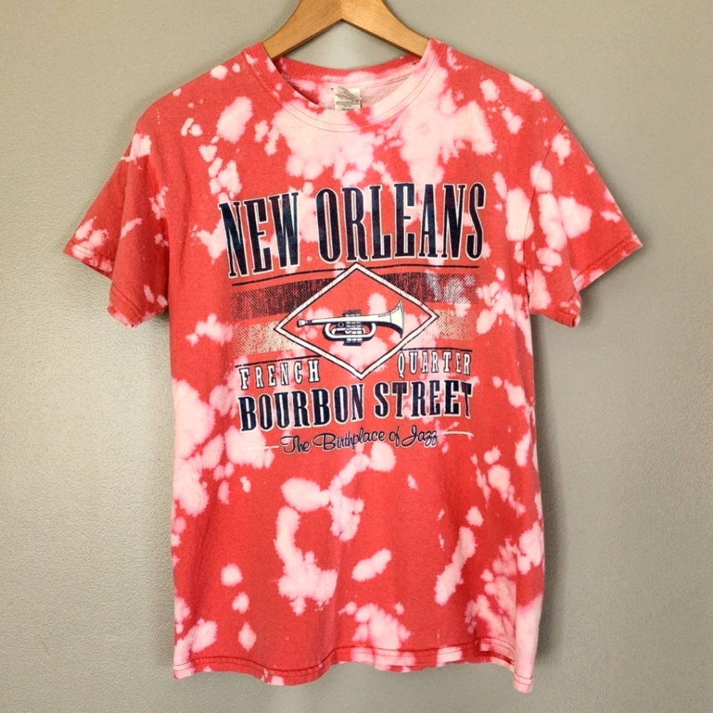 New Orleans Bourbon St tee 💗